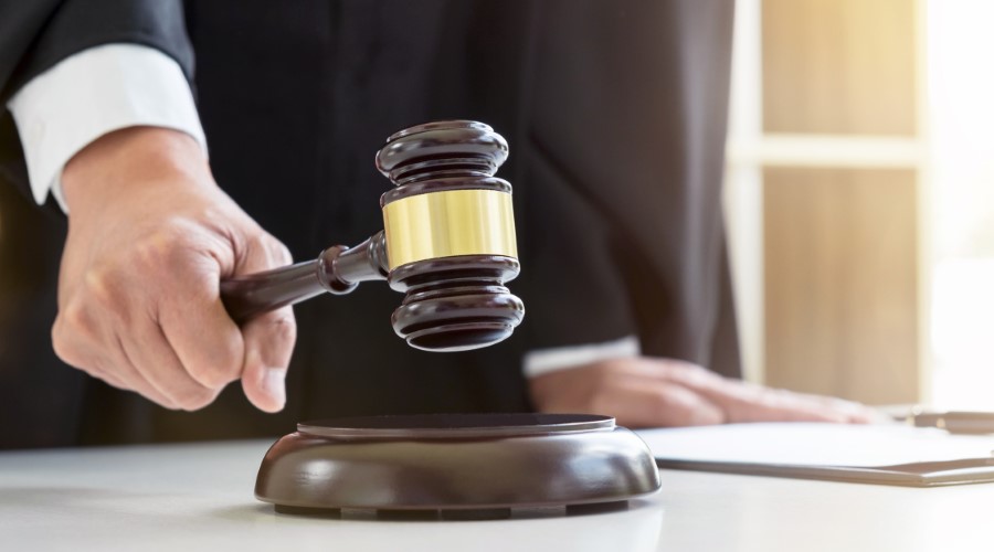 Can a criminal defense lawyer negotiate a plea deal for me?