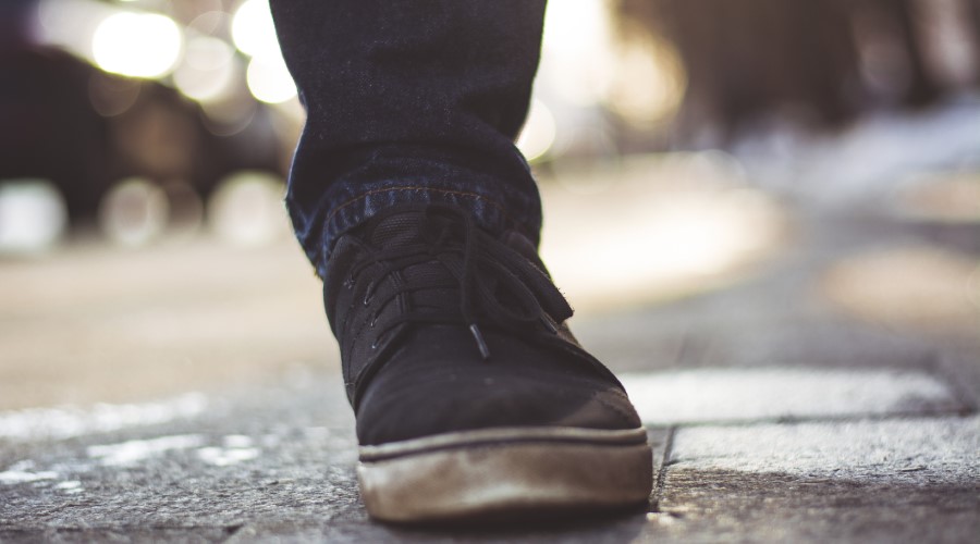 How does contributory negligence affect pedestrian accident cases in North Carolina?